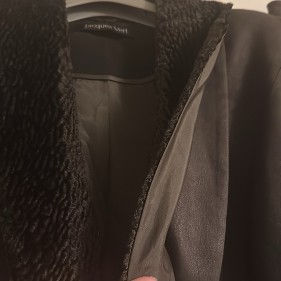 Gorgeous lined Jacques Vert faux suede suit with removable faux sheepskin collar - Picture 3 of 7